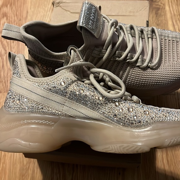 Steve Madden sparkling sneaker - Picture 4 of 4